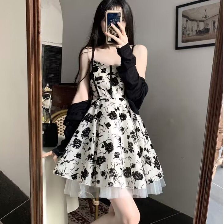 甜美纯欲风碎花吊带裙+防
