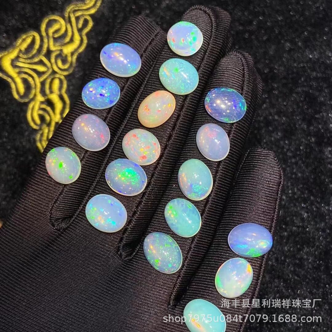 天然欧泊祖母绿彩虹满火彩戒面