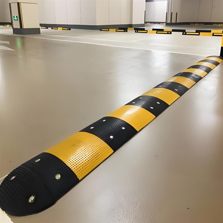 橡胶公路减速带道路减速块缓冲高强度减速块RS350C