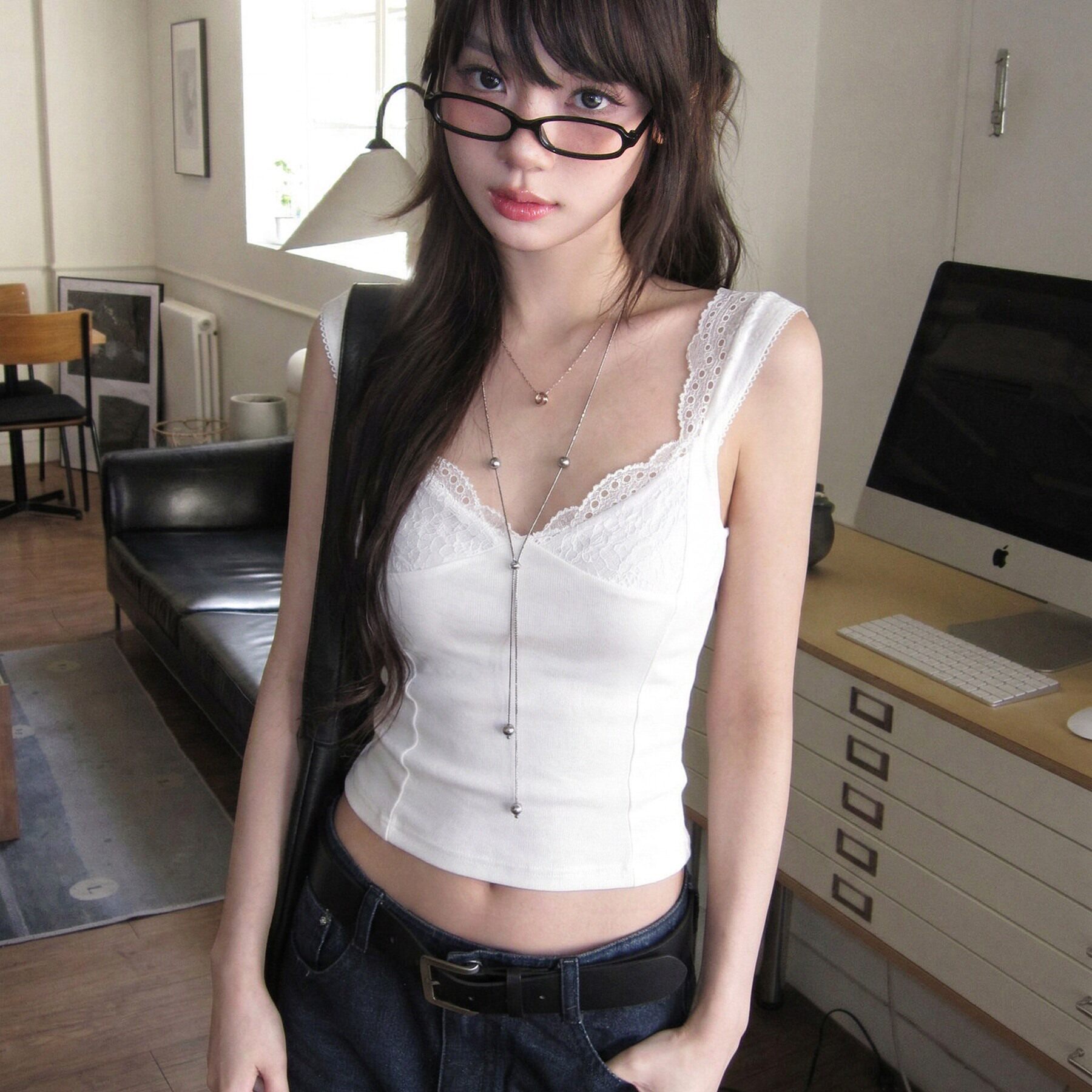 白色蕾丝花边吊带背心女外穿夏季设计感小众短款修身低胸V领上衣