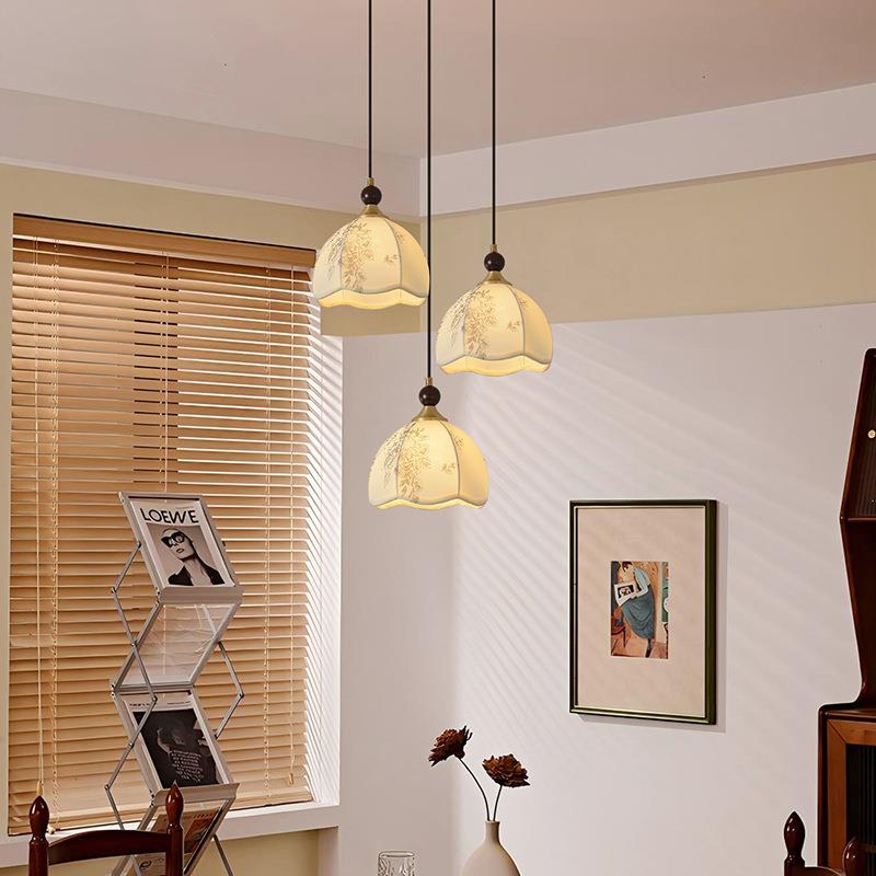 2025新款胡桃木色典雅复古餐厅吊灯饭厅餐桌中古风吧台家用吊灯