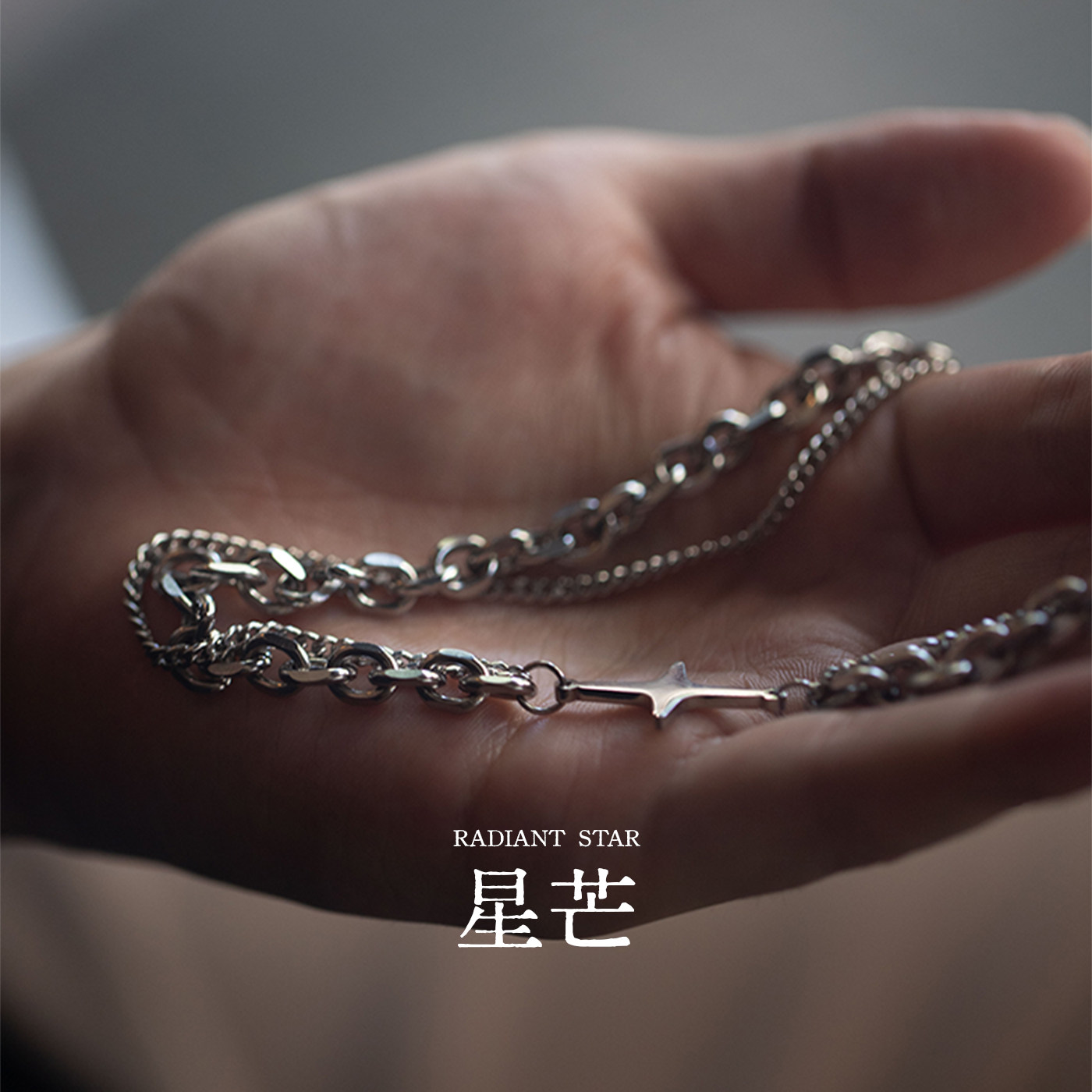星宇纪星芒项链男生潮牌小众轻奢配饰钛钢锁骨链精致感叠戴双层链 - 实物图