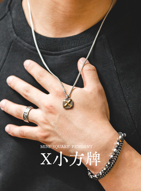 星宇纪X字男士项链高级感钛钢方牌轻奢小众字母配饰韩系简约吊坠