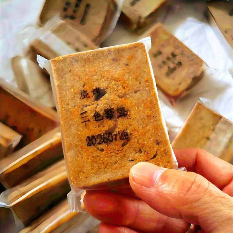 双色亚麻籽三色藜麦烤馍片早餐非油炸零食健身代餐粗粮饼干