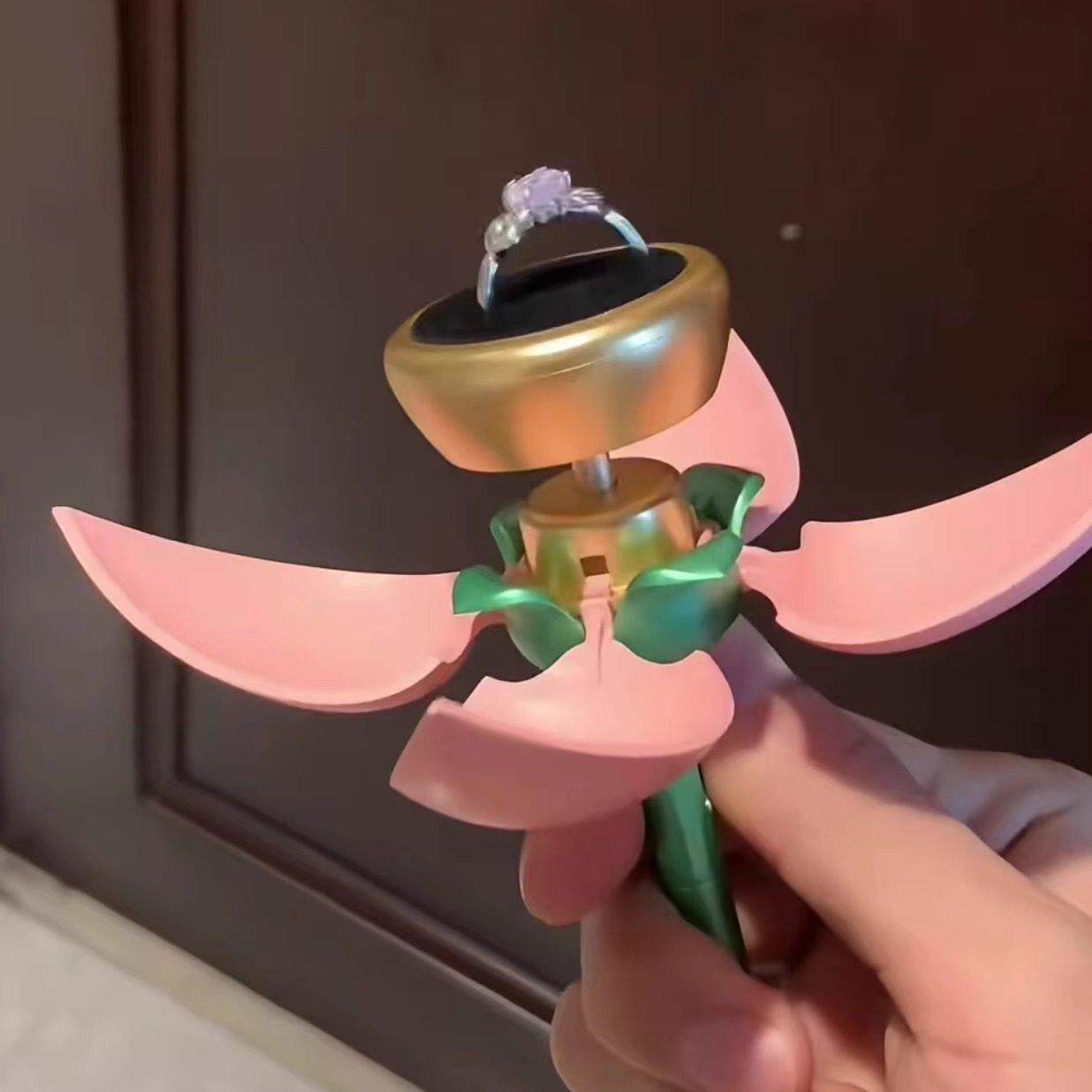 玫瑰花首饰盒自动打开旋转戒指盒520送女友惊喜求婚浪漫小众礼物