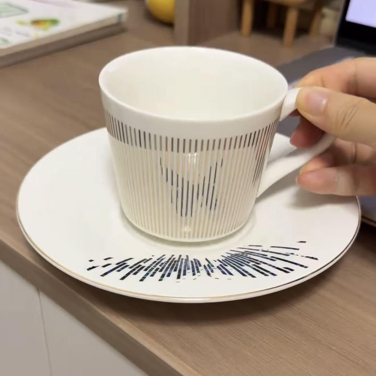 蝴蝶咖啡杯莫尔条纹物理动态倒影反射陶瓷马克杯特别好看的咖啡杯