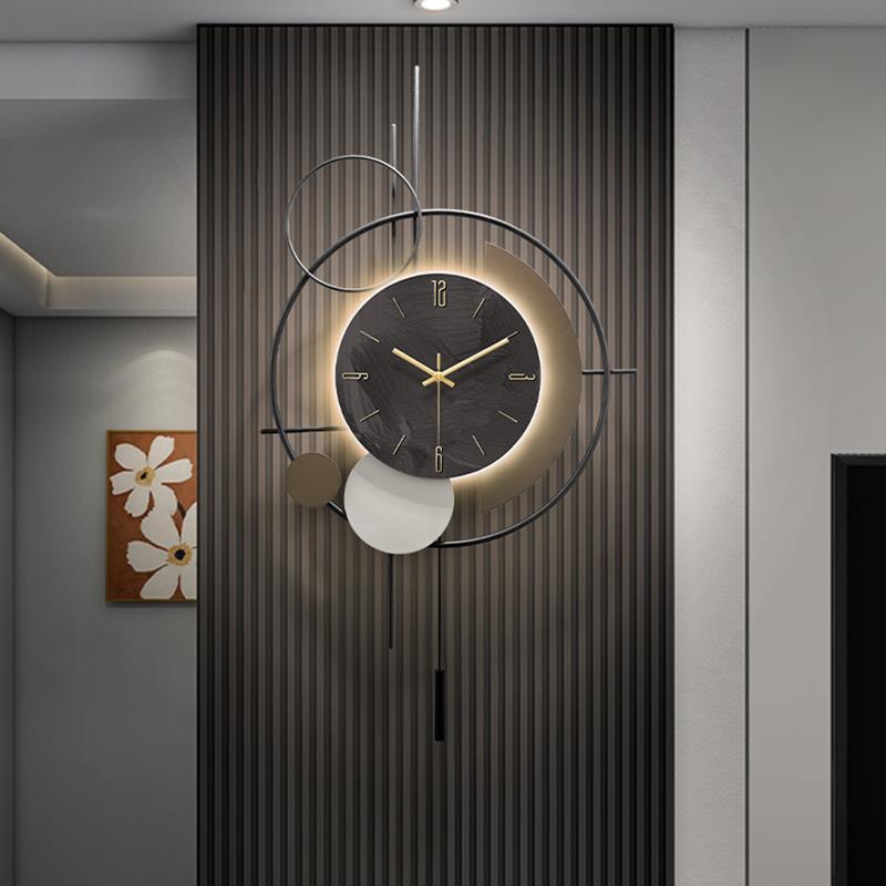 轻奢高级感挂表客厅电视木格栅挂钟2025新款家用钟表高档挂墙时钟