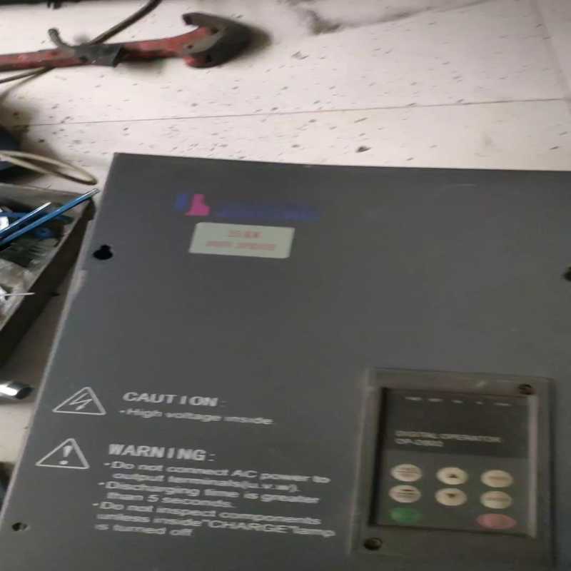 久菱JL-B-15KW变频器一台，成色自定义，没擦，侧面有点（耶耶电