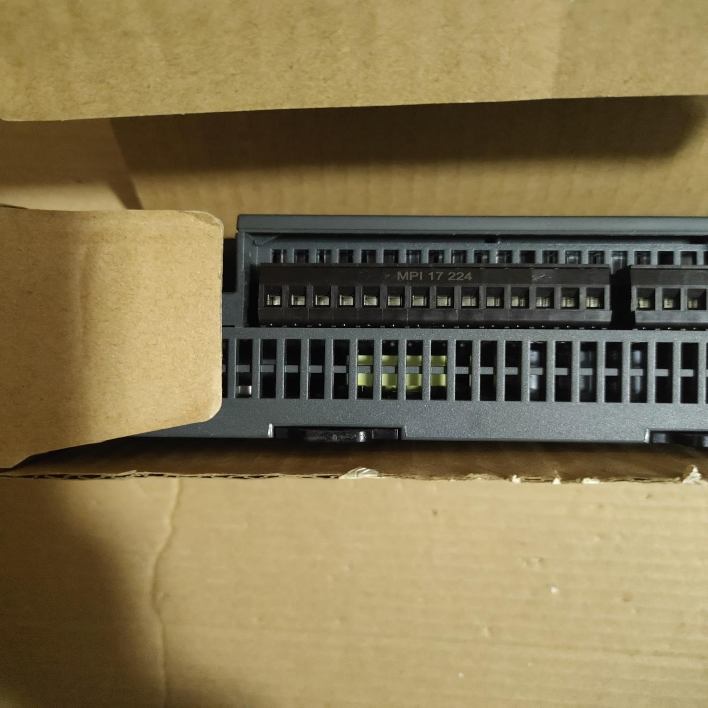 PLC  CPU 226 AC DC RLY   做设(崽崽配件）