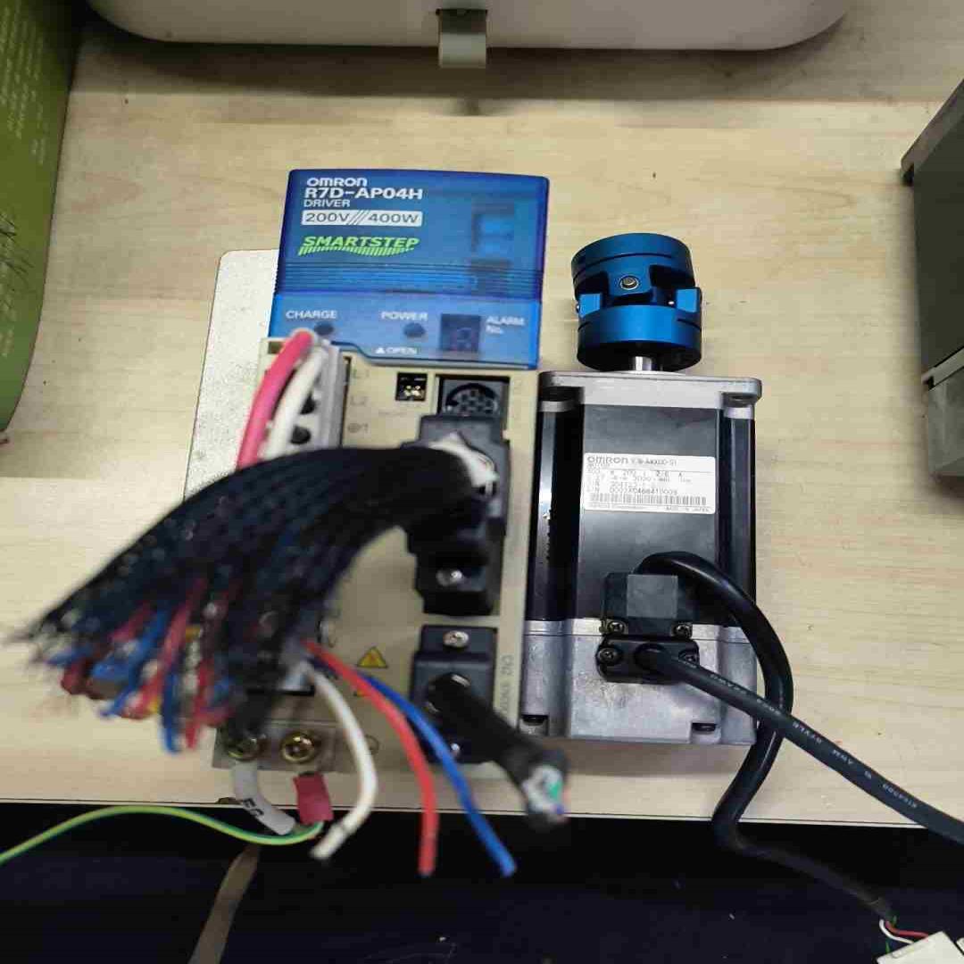 伺服驱动R7D-AP04H 电机r7m-a40030-议价