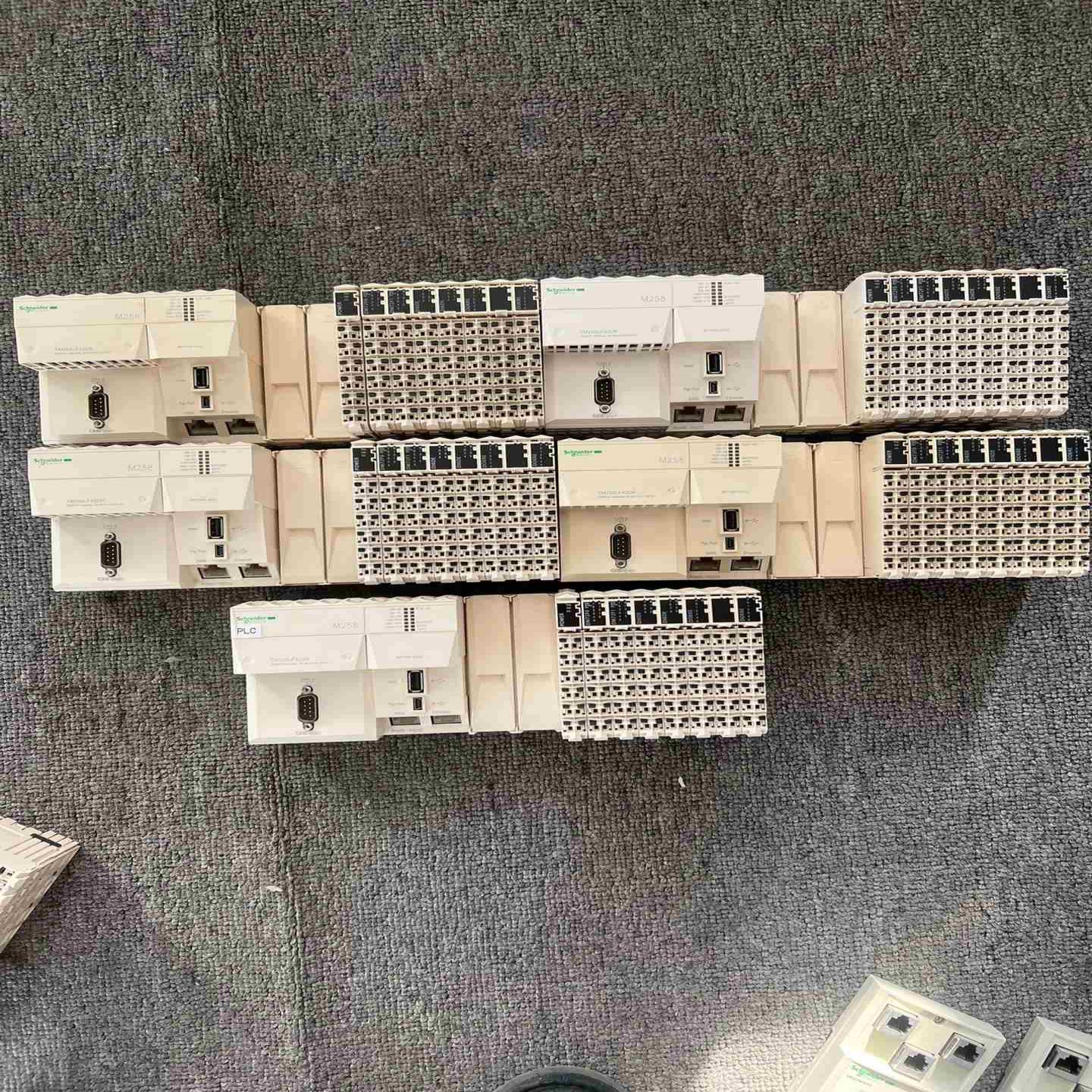 施耐德M258PLC模块可编程控制器TM258LF42DR议价