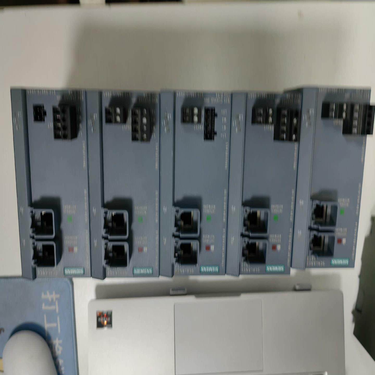 【顺庆】西门子隔离交换机6GK5 612-0BA10-2AA3成色不【议价】