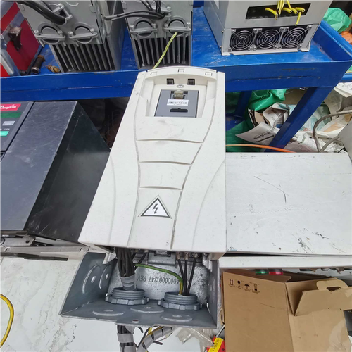 ABB变频器 ACS510-01- 05A6 —4（憨憨电子）