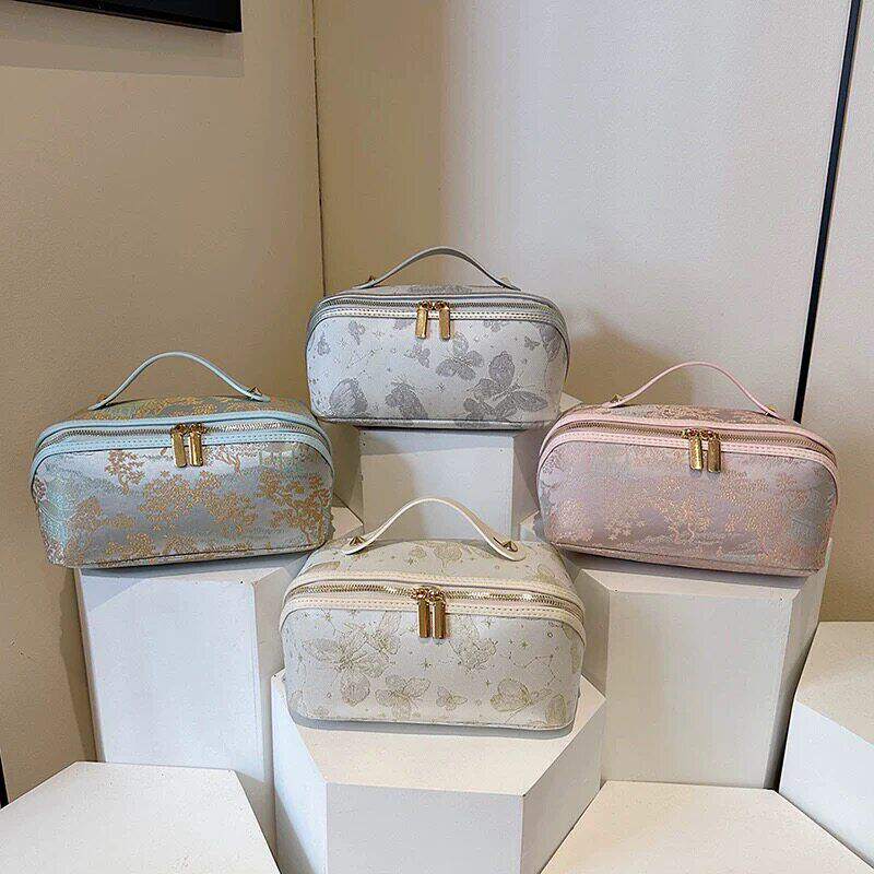 皮革新国风化妆包简约刺绣手提化妆品收纳包皮质大容量便携洗漱包