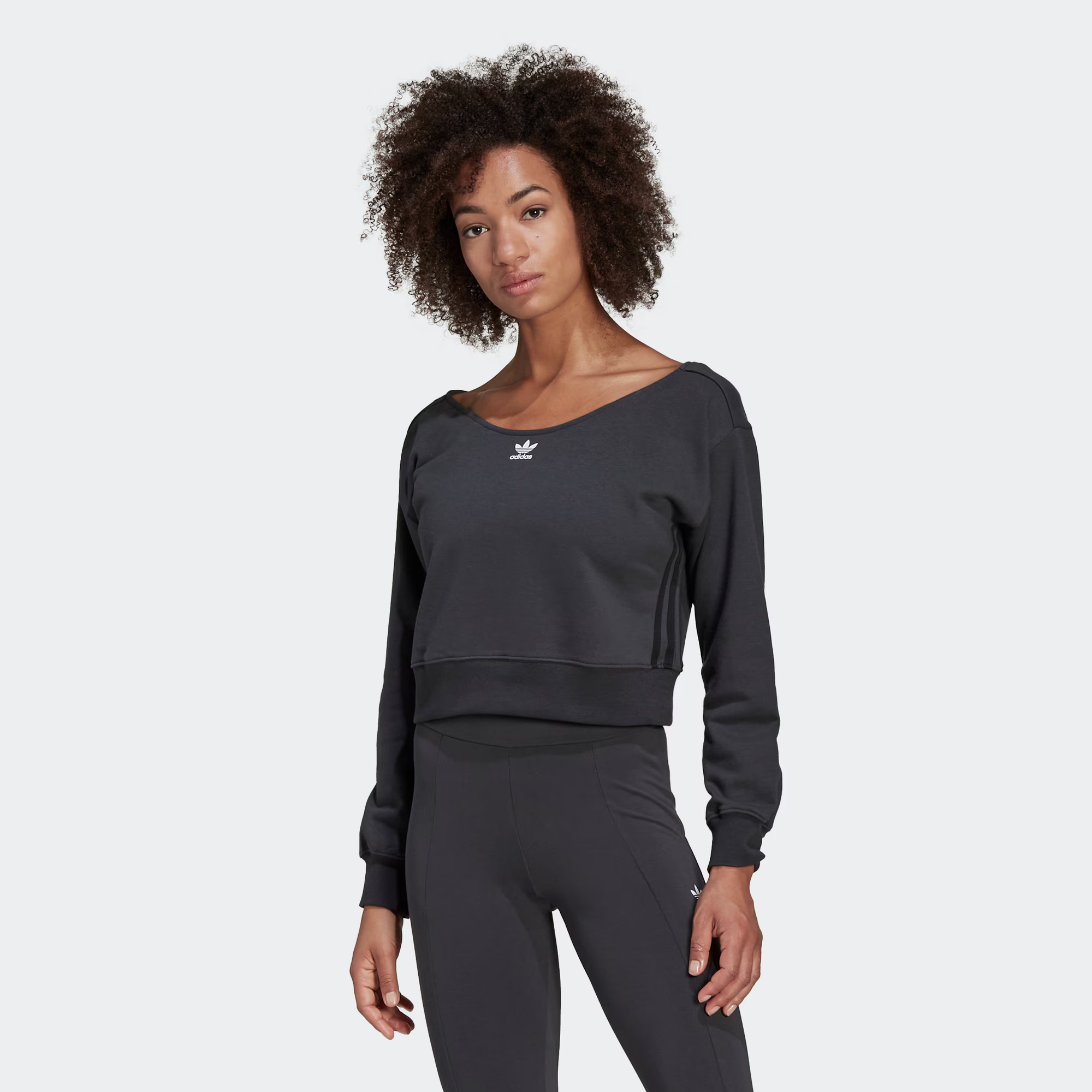 adidas/阿迪达斯 三叶草女子SLOUCHY运动短款圆领长袖卫衣 HU1647