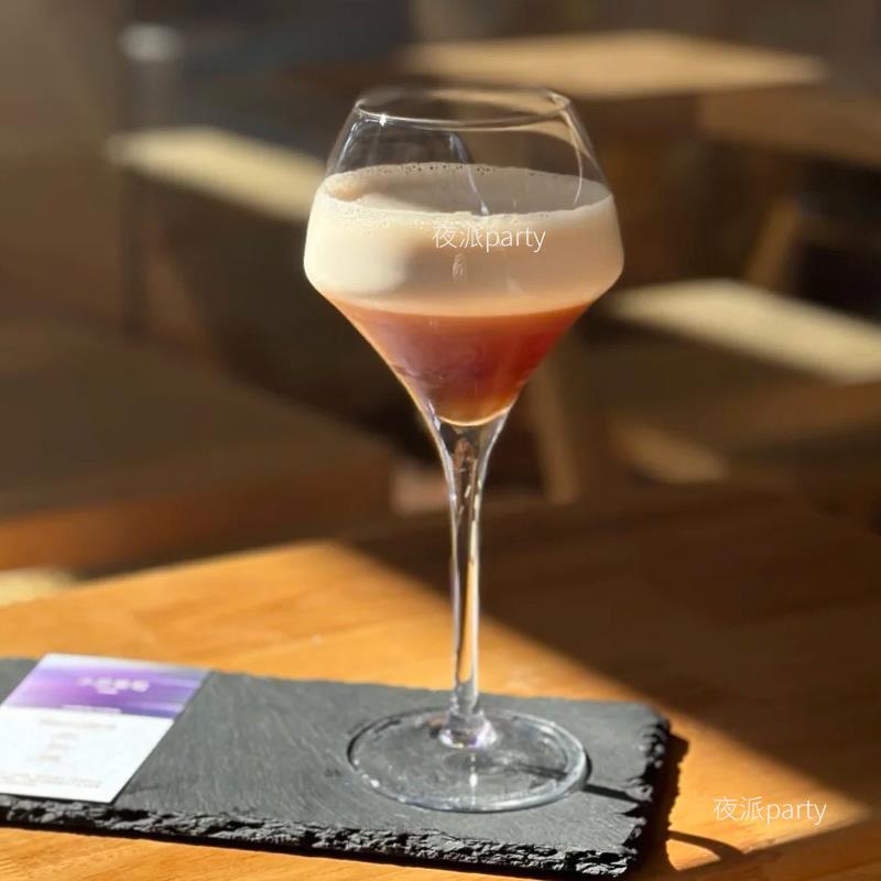 高级感金汤力杯鸡尾酒杯高脚杯气泡水杯特调杯红酒杯调酒饮品杯子