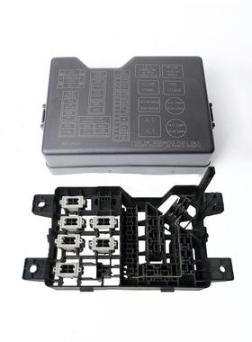 适配猎豹帕杰罗V31V33奇兵黑金刚CS6机舱保险丝盒盖继电器2030