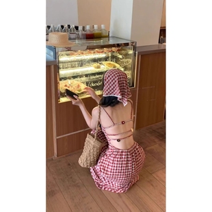 新款 甜辣妹紅色格子系帶吊帶連衣裙女2025春夏季 收腰顯瘦A字長(zhǎng)裙