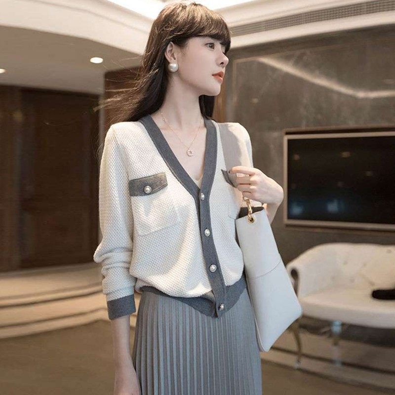 欧洲站2025秋冬新款减龄法式赫本风针织上衣英伦风裙子两件套装女