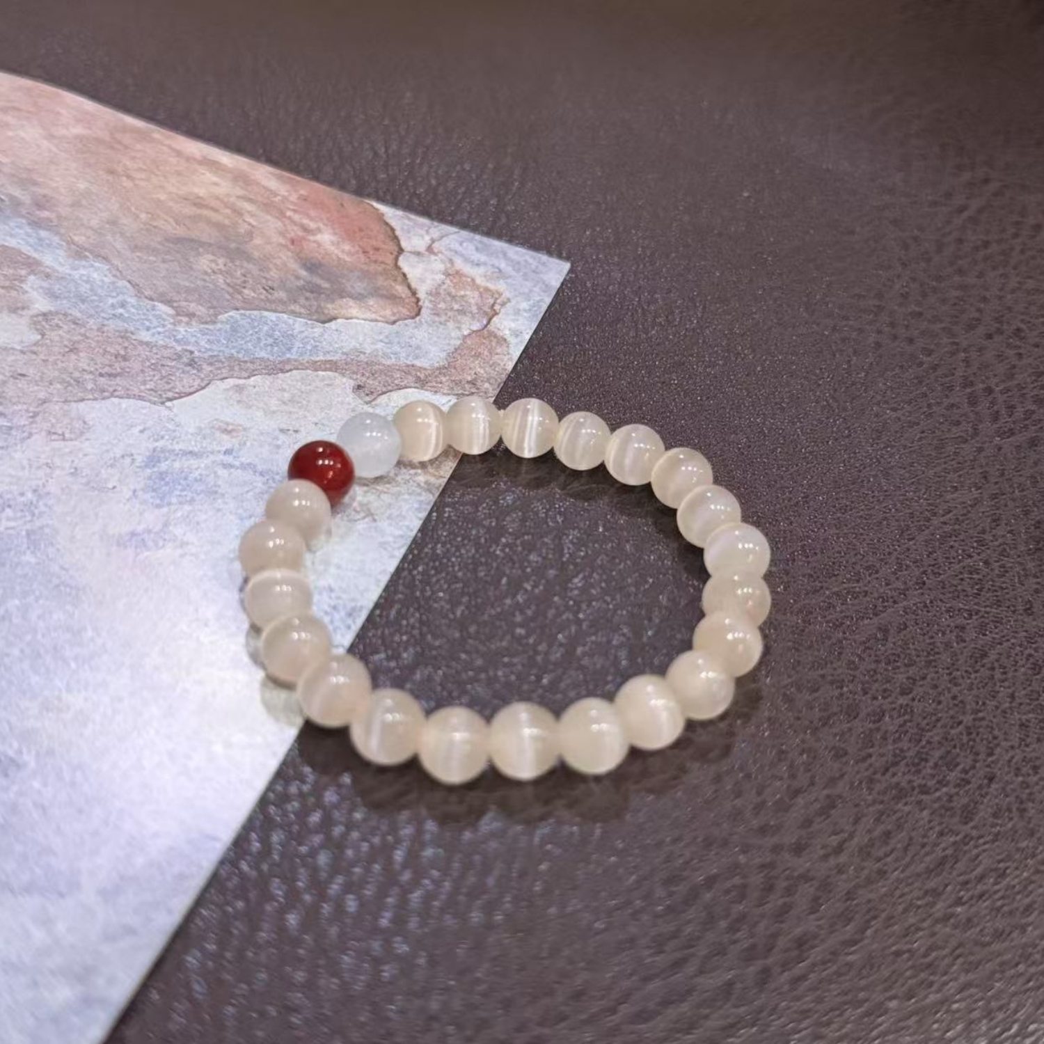 香槟色猫眼石手串手链搭配红玛瑙多巴胺糖果色蓝色玉髓女单圈8mm