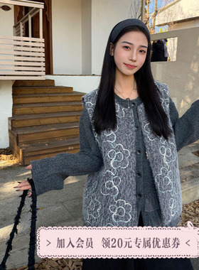 三与十三|乌云棉花糖|秋季日系复古马夹花朵提花叠穿单排扣马甲女