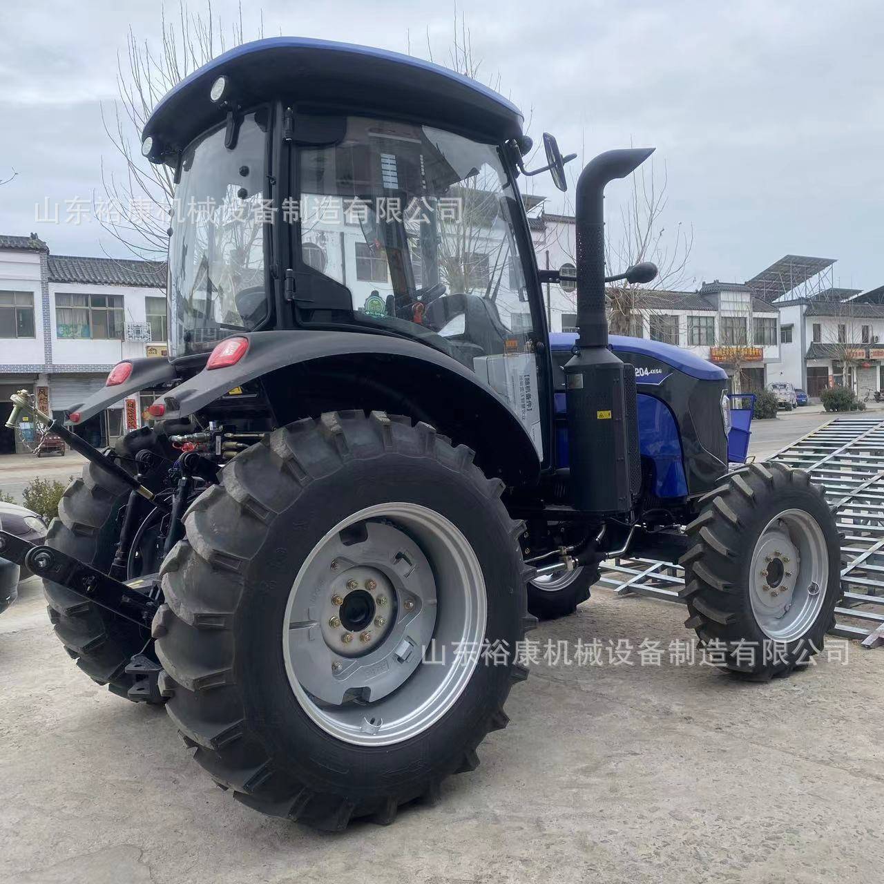 雷沃欧豹M1204-4X(G4)四驱拖拉机 120马力农用犁地灭茬旋耕拖拉机