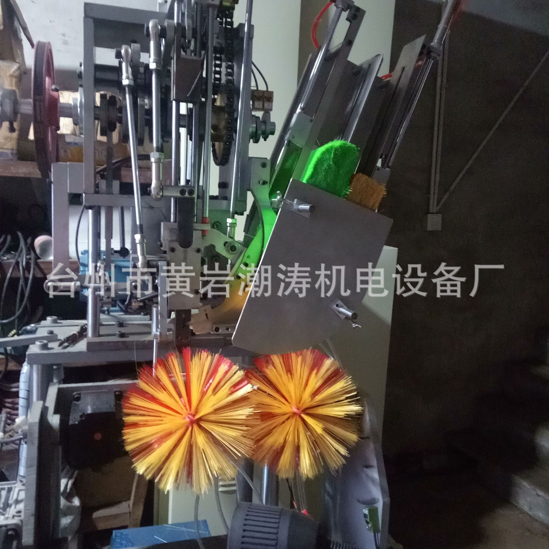 高速全自动数控大圆球植毛机