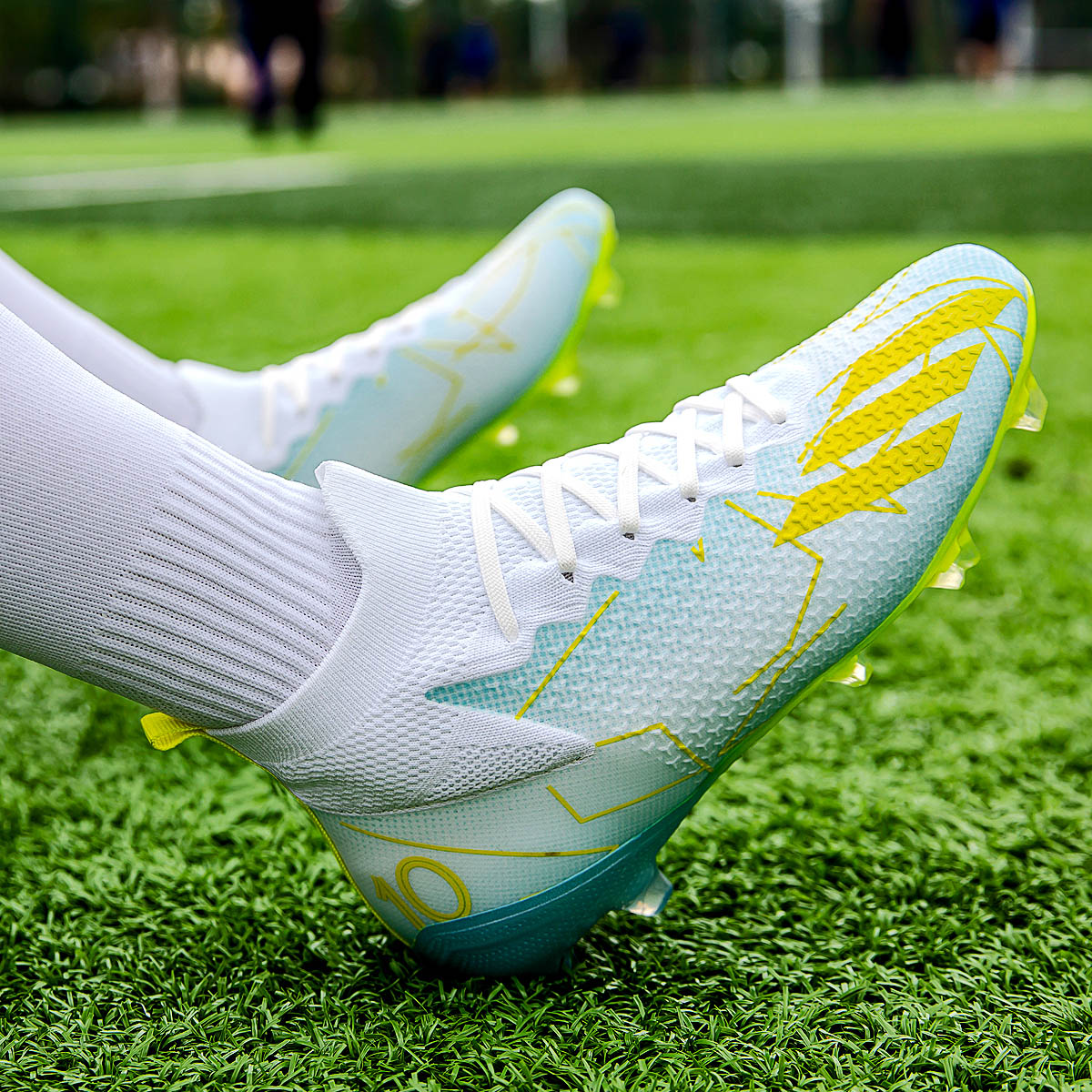 亚马尔MG短钉成人儿童足球鞋