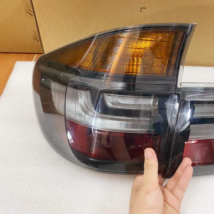 适用于宝马X5尾灯总成07-13款E70改装新款LED行车刹车后尾灯总成