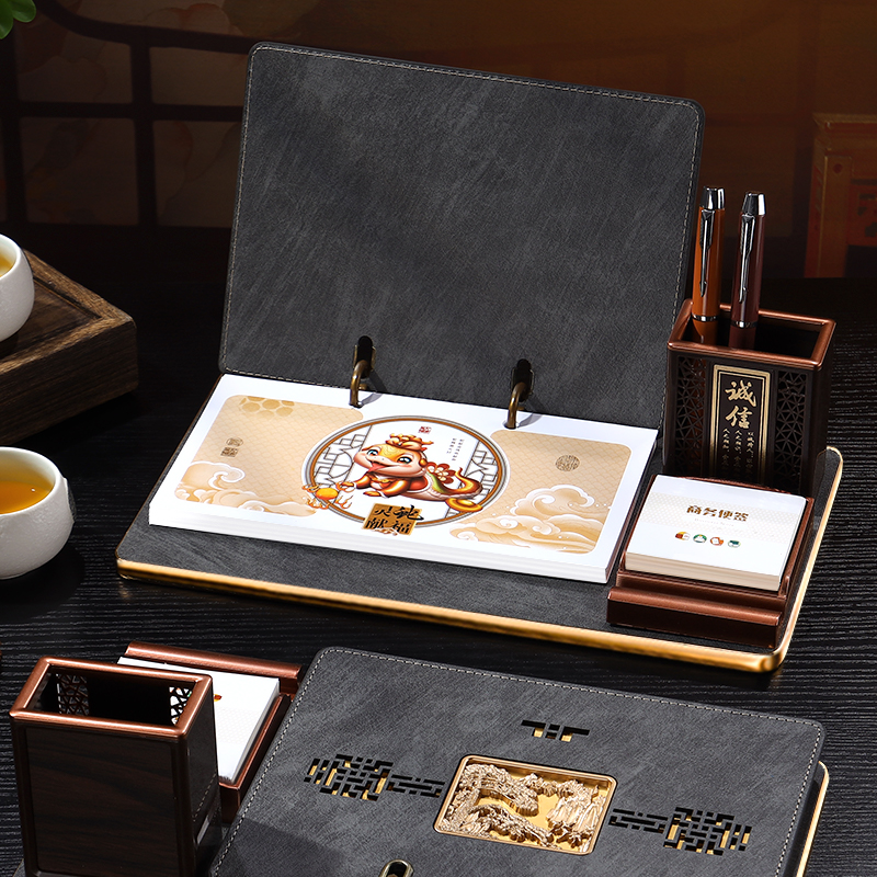 现货速发皮质台历2025年桌面办公日历周历新款蛇年商务复古台历带