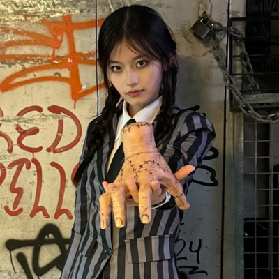 亚当斯一家星期三假手搪胶手Wedn