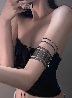 酷辣新款叠戴镂空臂环小众设计朋