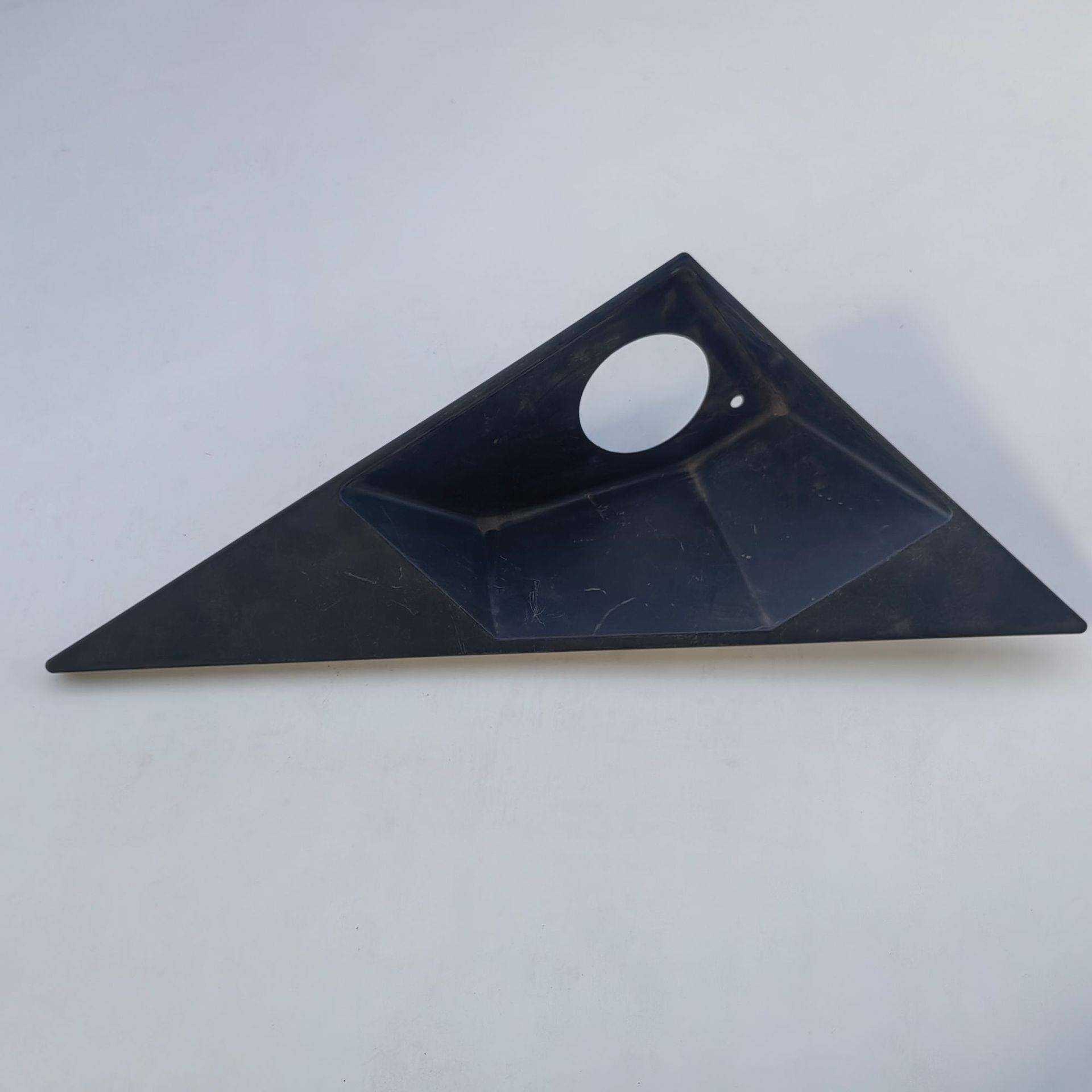 斗叉车RVA2-吨D203/25/30S-3山发动机燃清油滤器板（右）