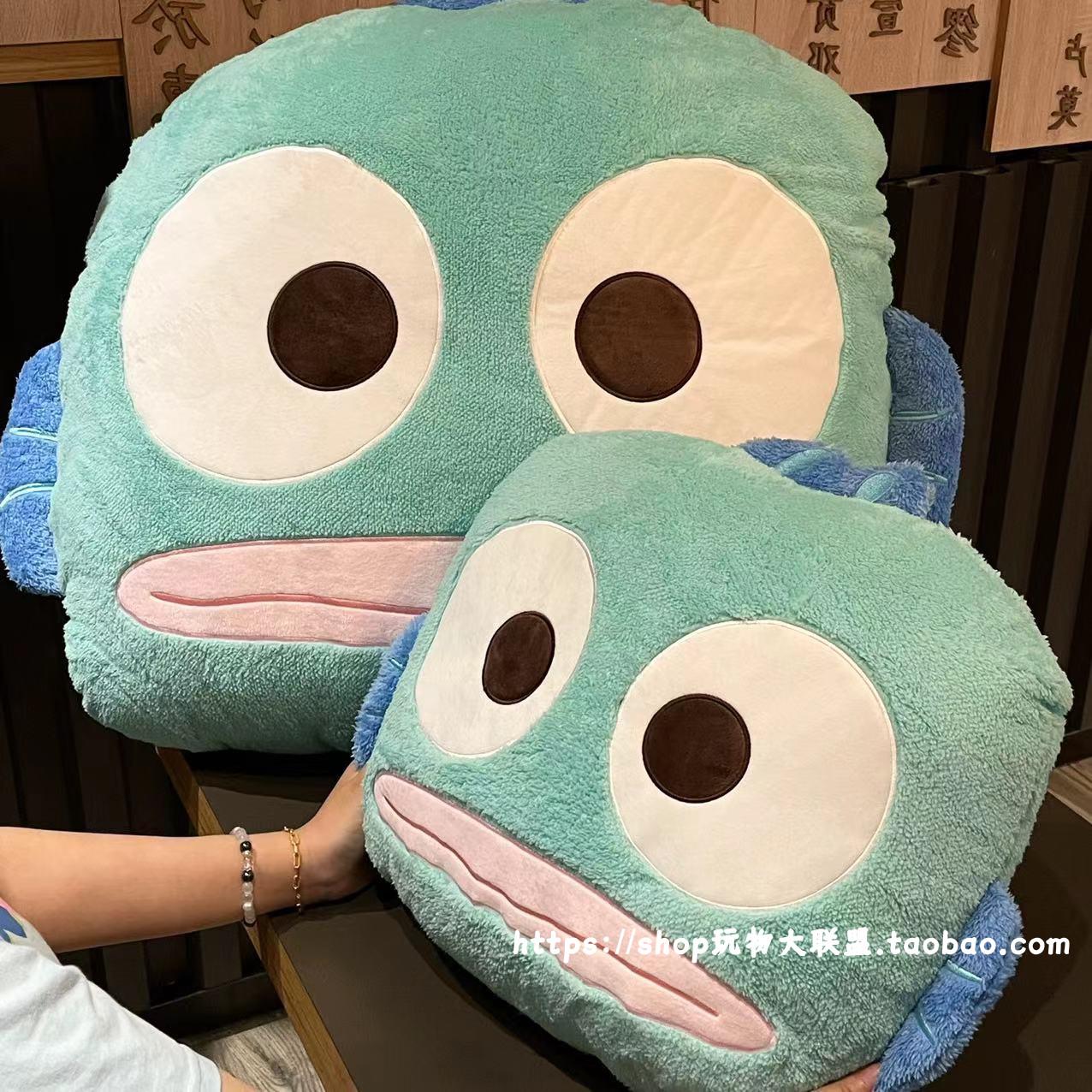 【包邮】可爱卡通动漫丑鱼毛绒立体抱枕午睡毯子沙发靠垫腰靠