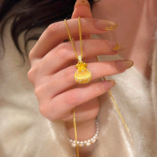 金包银拉丝小福袋花丝镶钻钱袋子吊坠韦雪同款锁骨项链精致毛衣链