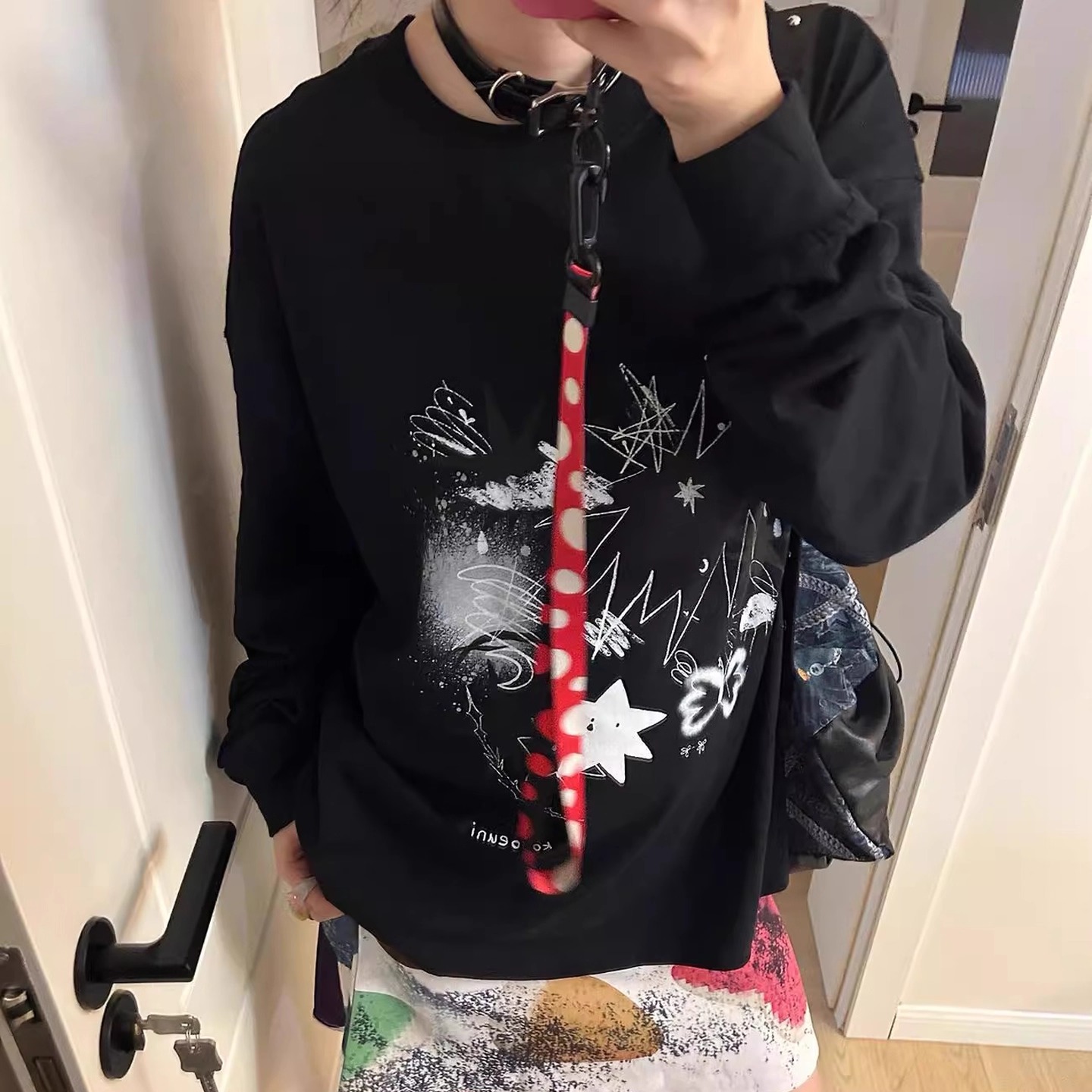 黑色轻亚风日系星星印花圆领卫衣