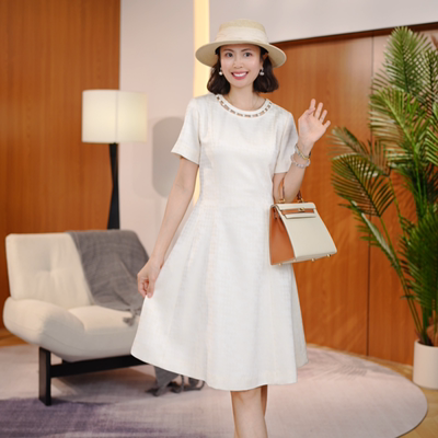 【南油虹姐】夏季新款高级感暗花千鸟格手工圆领装饰A字连衣裙