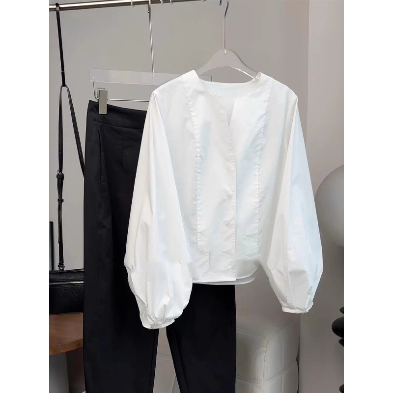 韩国法式高级感V领白色长袖衬衫女春秋设计感宽松洋气灯笼袖上衣