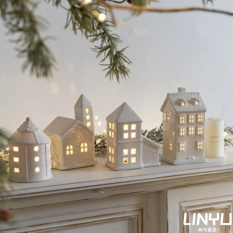 北欧圣诞陶瓷带灯窗户小房子氛围感高级感圣诞节装饰品桌面摆件