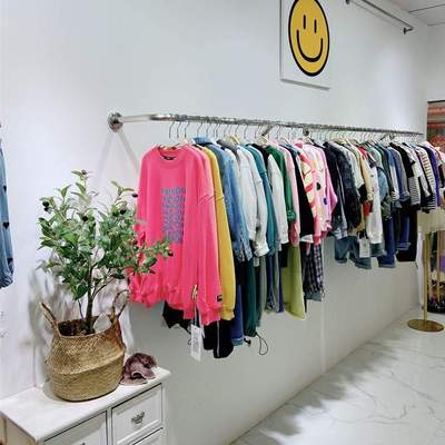 不锈钢服装店上墙展示架简约女装店货架衣服架子壁挂式童装挂衣杆