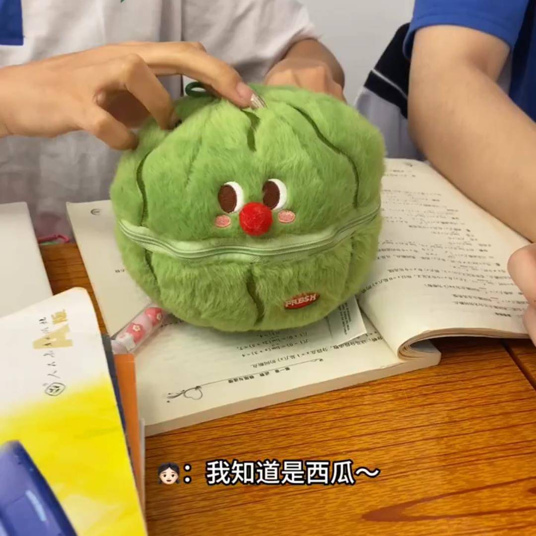 水果解压盲盒懒羊羊原点绒创喜羊羊挂件毛绒玩偶美羊包包挂件