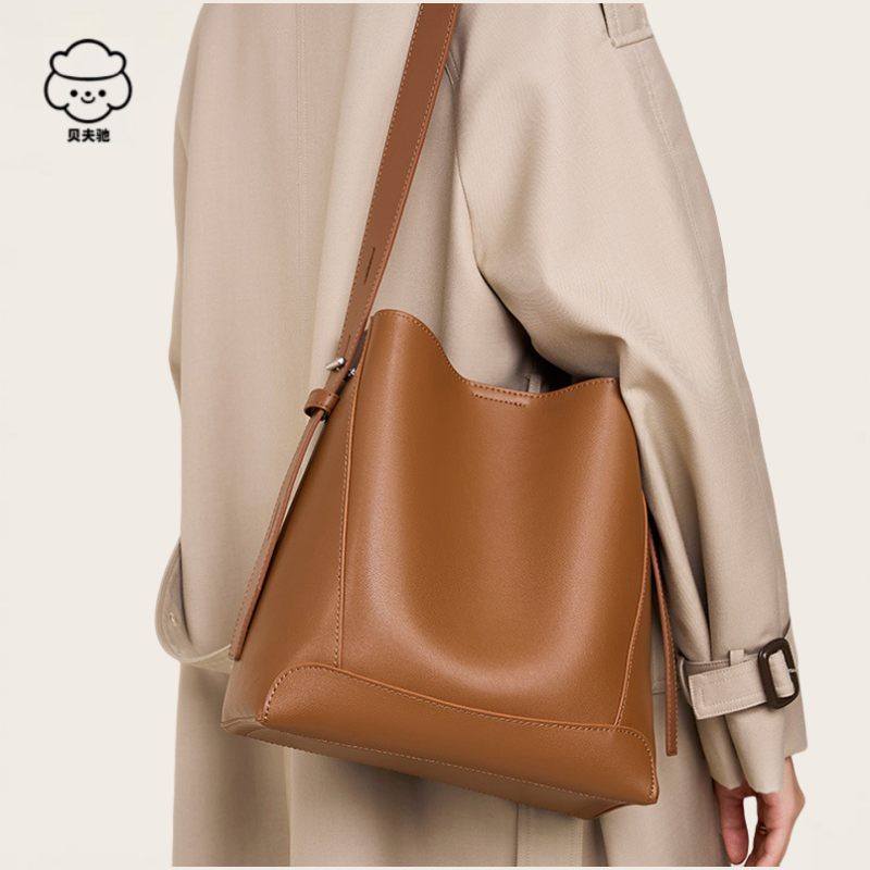 真皮女包大容量水桶通勤大