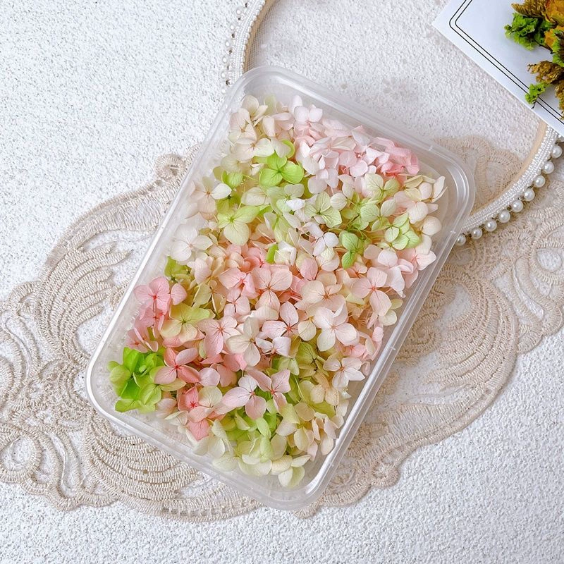 新娘臉上妝容貼花花化妝干花貼臉