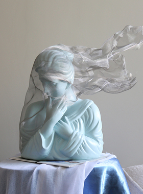 蓝色面纱女孩雕像当代雕塑摆件高级感小众装O饰品客厅玄关软装艺