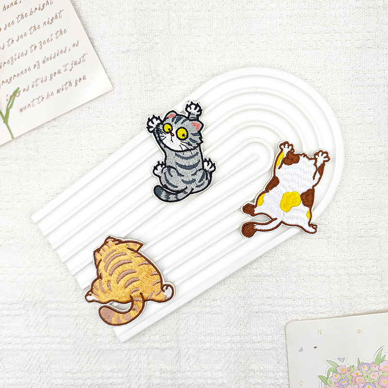 可爱猫咪图案刺绣布贴羽绒服补丁贴自粘免缝手账包包衣服装饰贴