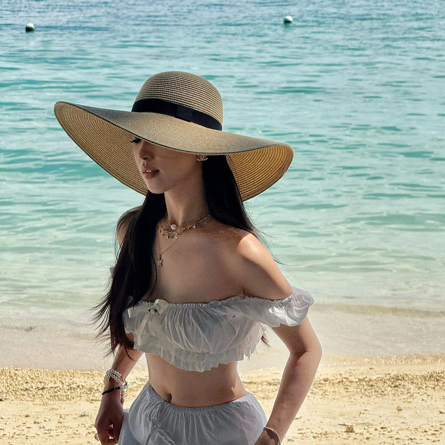 网红夏日草帽海边度假女款2025新款大帽檐可折叠遮阳帽防晒沙滩帽