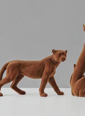 现代简约植绒金钱豹动物摆件客厅玄关办公室样板房家居轻奢装饰品