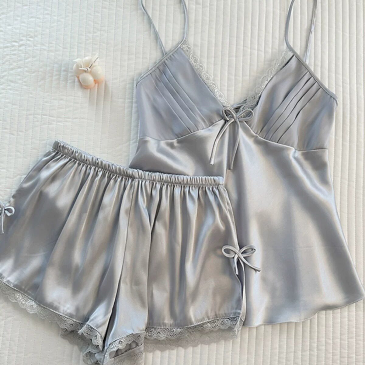 小吊带睡衣女款夏季冰丝2026新款银色深v领性感开叉大码两件套装