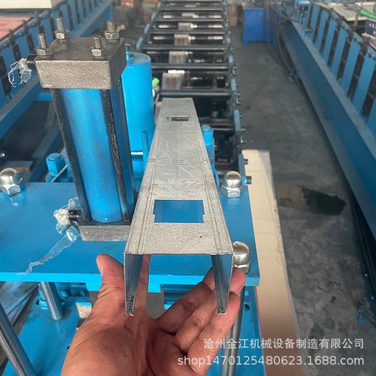 全自动竖向轻钢龙骨U型压瓦机