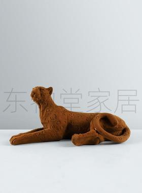 现代创意轻奢猎豹树脂植绒桌面动物公仔装饰摆件样板房陈列饰品